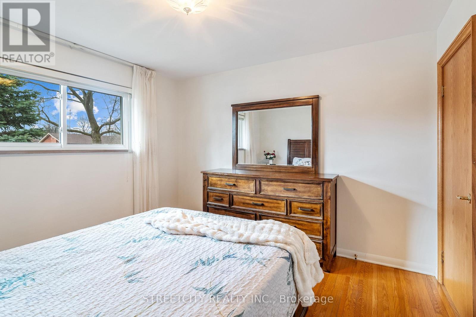 306 Burlington Crescent, London South (South J), Ontario  N5Z 3G5 - Photo 11 - X12896778