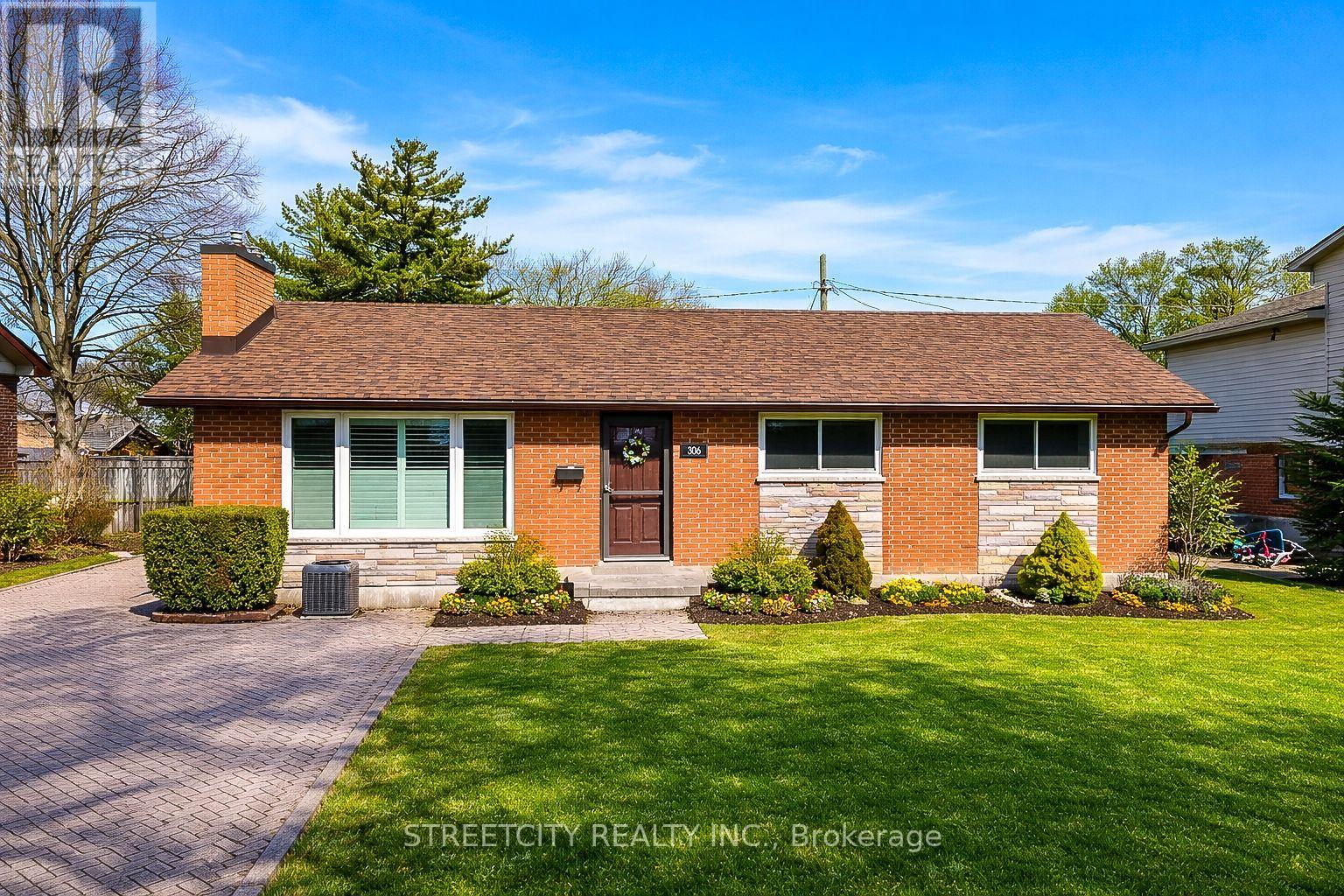 306 Burlington Crescent, London South (South J), Ontario  N5Z 3G5 - Photo 2 - X12896778