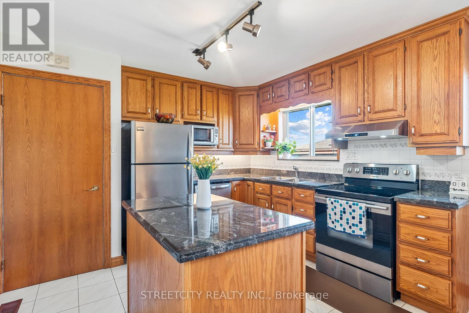 306 Burlington Crescent, London South (South J), Ontario  N5Z 3G5 - Photo 21 - X12896778