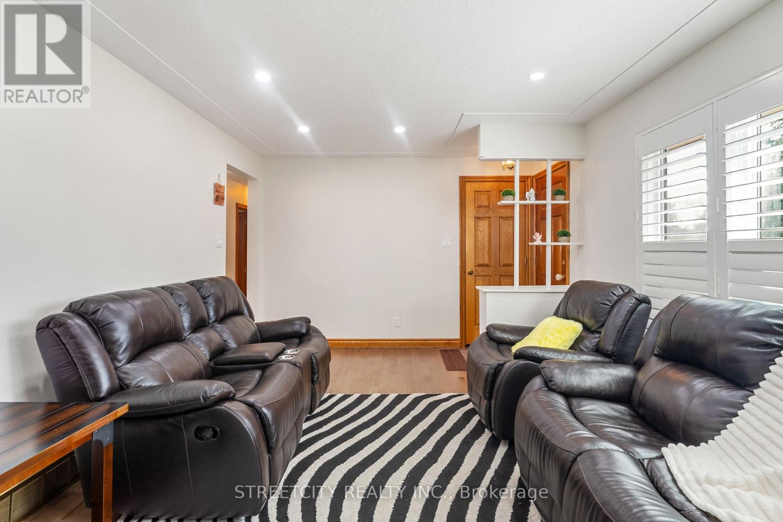 306 Burlington Crescent, London South (South J), Ontario  N5Z 3G5 - Photo 7 - X12896778