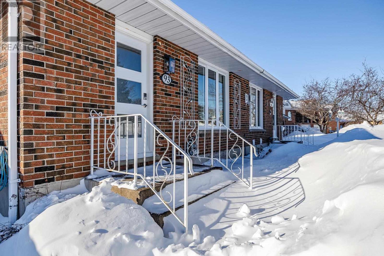 93 Pozzebon Cres, Sault Ste. Marie, Ontario  P6C 6B4 - Photo 30 - SM260498