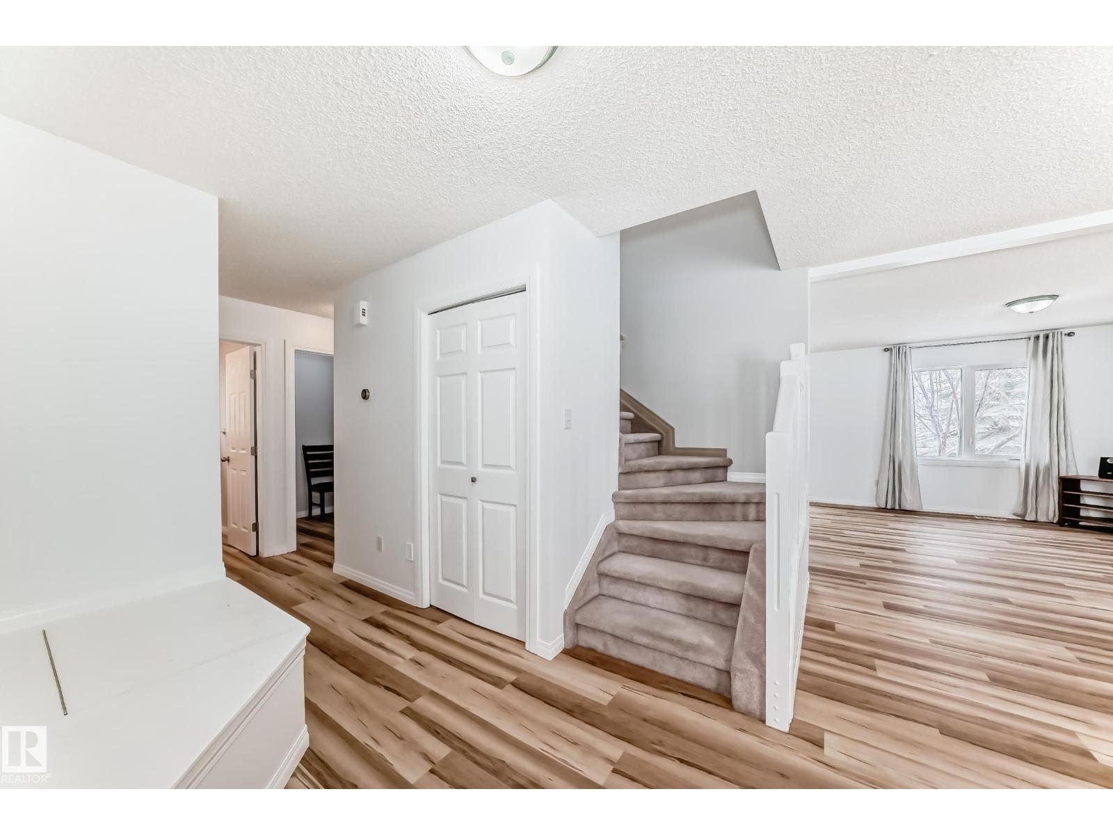 324 Byrne Ct Sw Sw, Edmonton, Alberta  T6W 1E1 - Photo 4 - E4477817