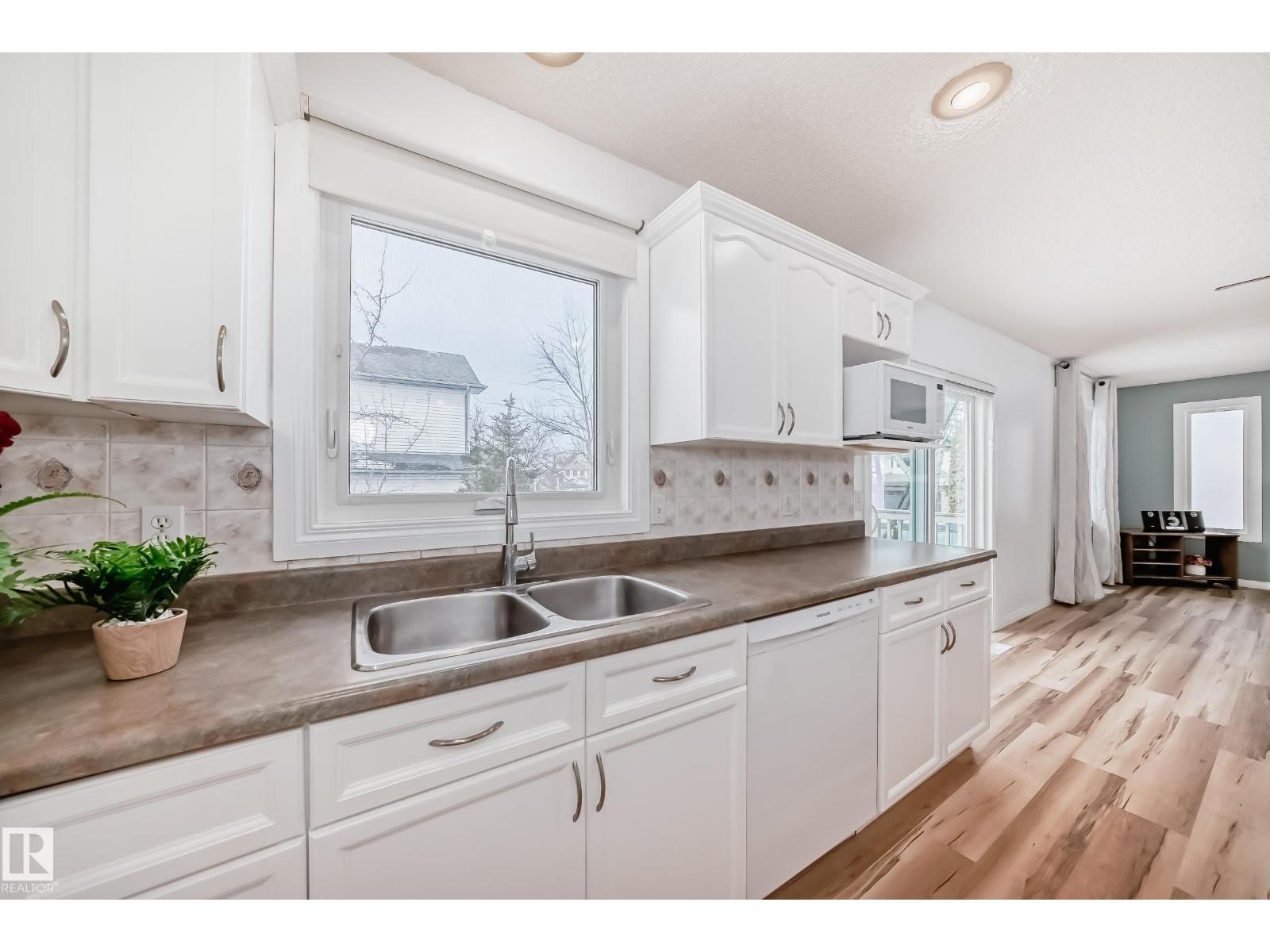 324 Byrne Ct Sw Sw, Edmonton, Alberta  T6W 1E1 - Photo 7 - E4477817