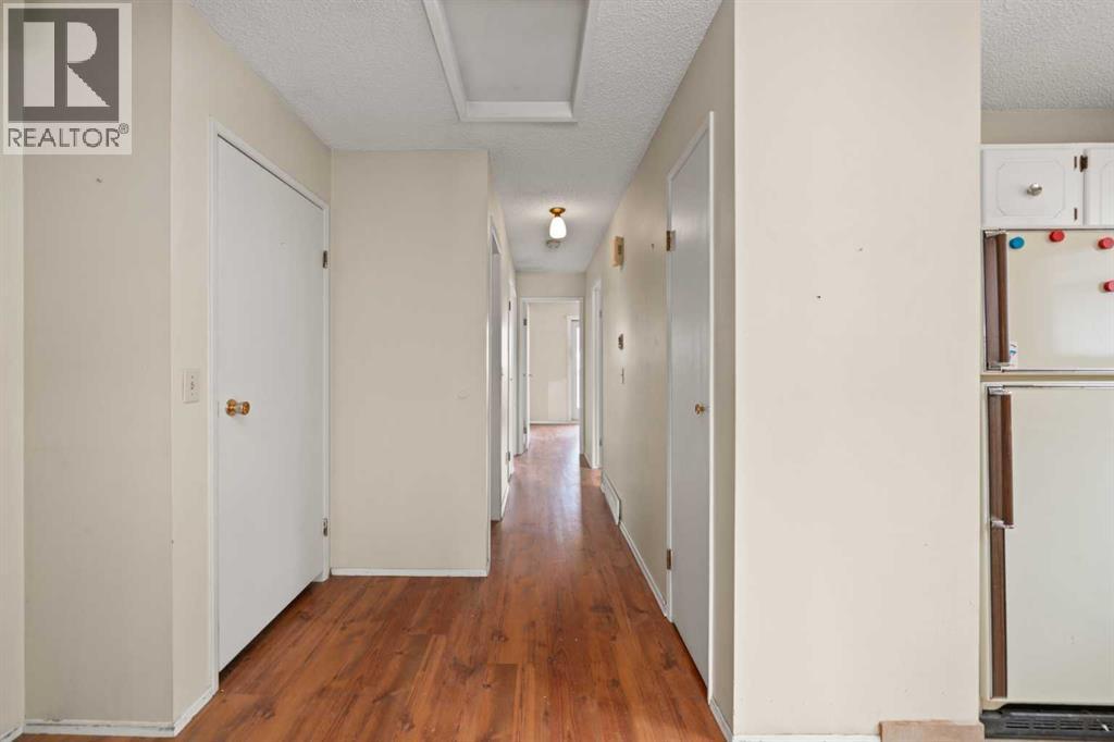 151 Deerview Court Se, Calgary, Alberta  T2J 6B6 - Photo 8 - A2292961