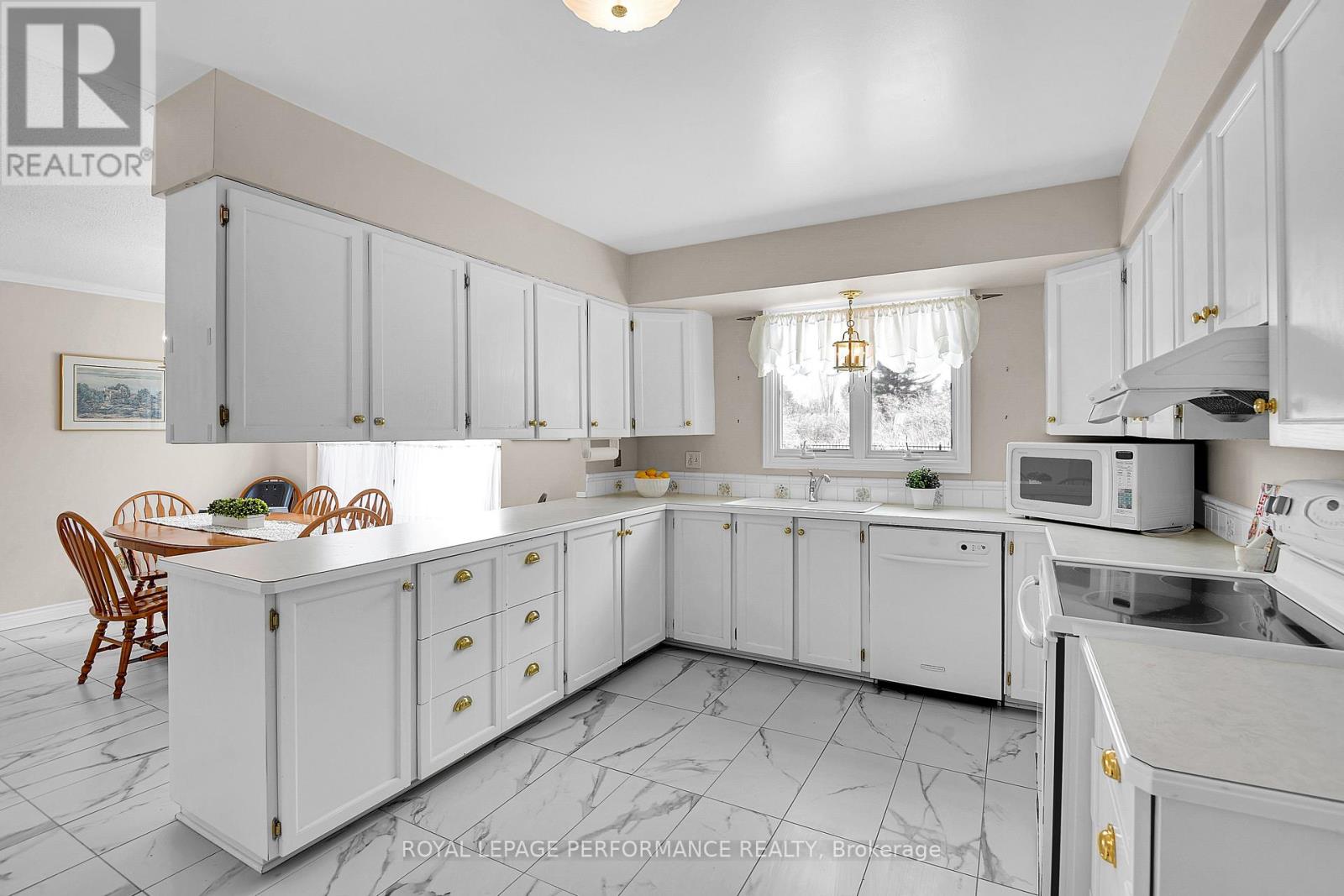 15 Woodfern Court, Ottawa, Ontario  K2H 8Y9 - Photo 10 - X12897204