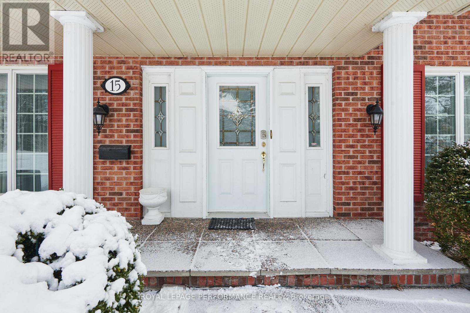 15 Woodfern Court, Ottawa, Ontario  K2H 8Y9 - Photo 2 - X12897204