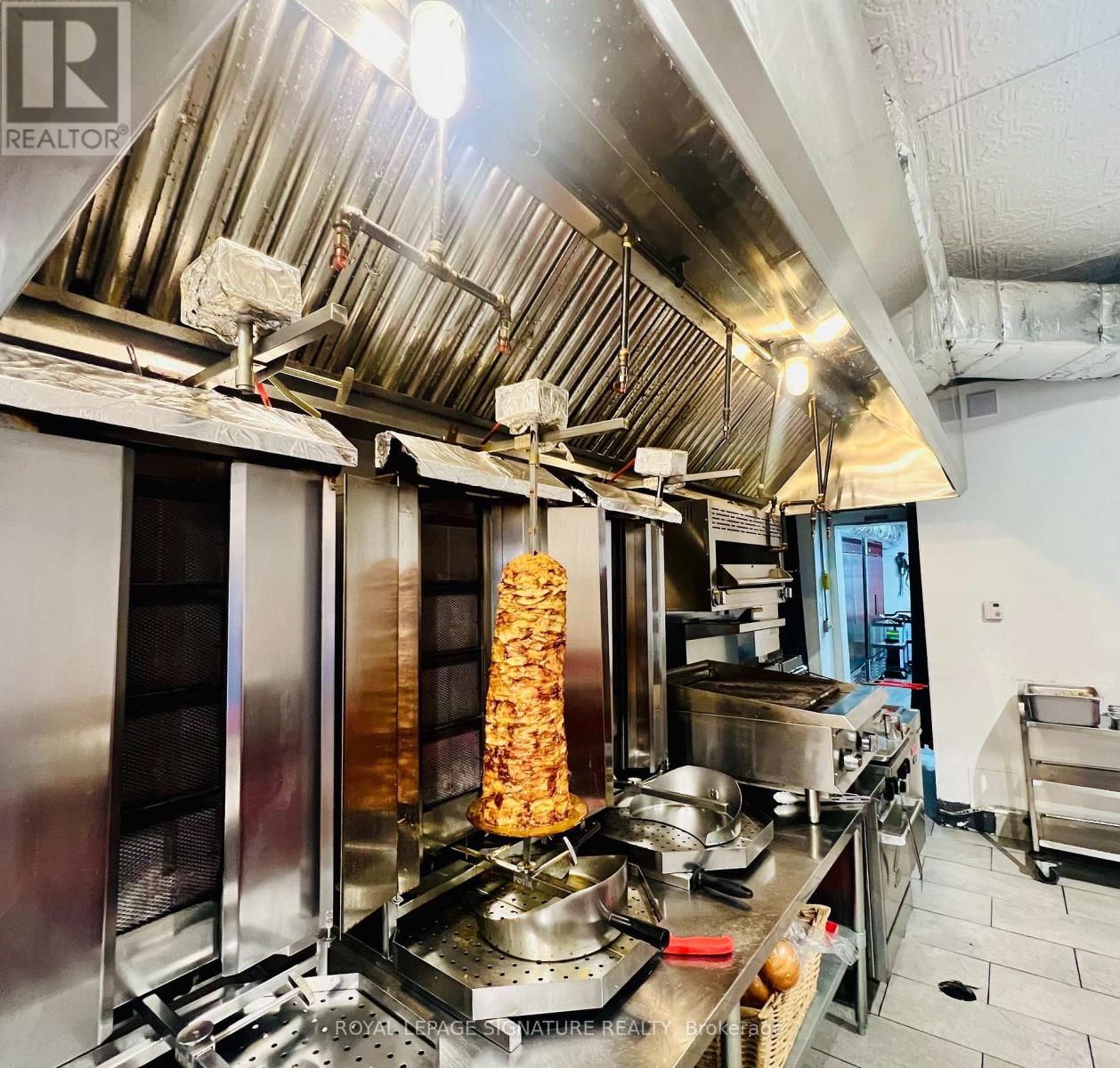 1132 Queen Street W, Toronto (Little Portugal), Ontario  M6J 1J3 - Photo 6 - C12897214