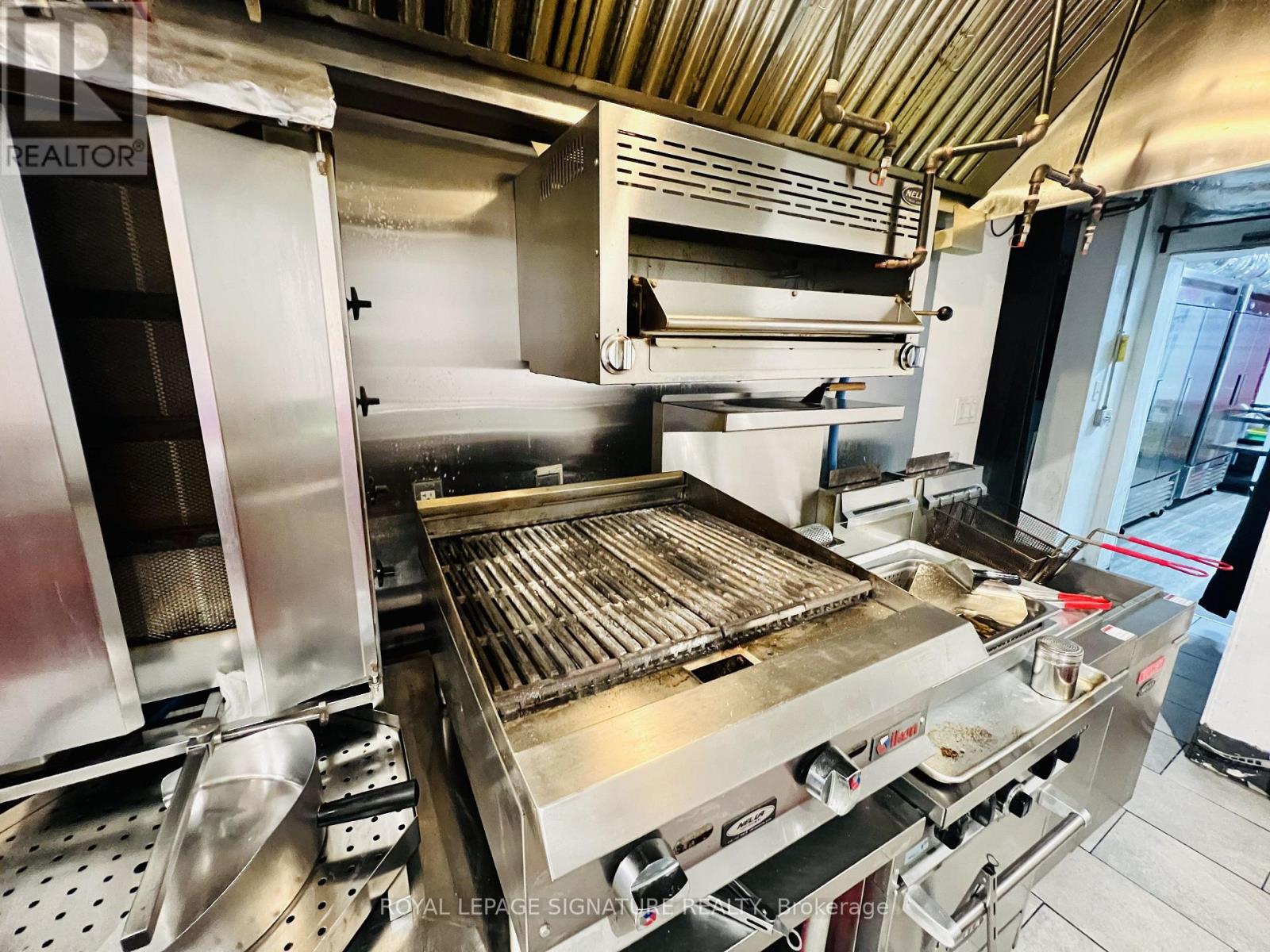 1132 Queen Street W, Toronto (Little Portugal), Ontario  M6J 1J3 - Photo 7 - C12897214