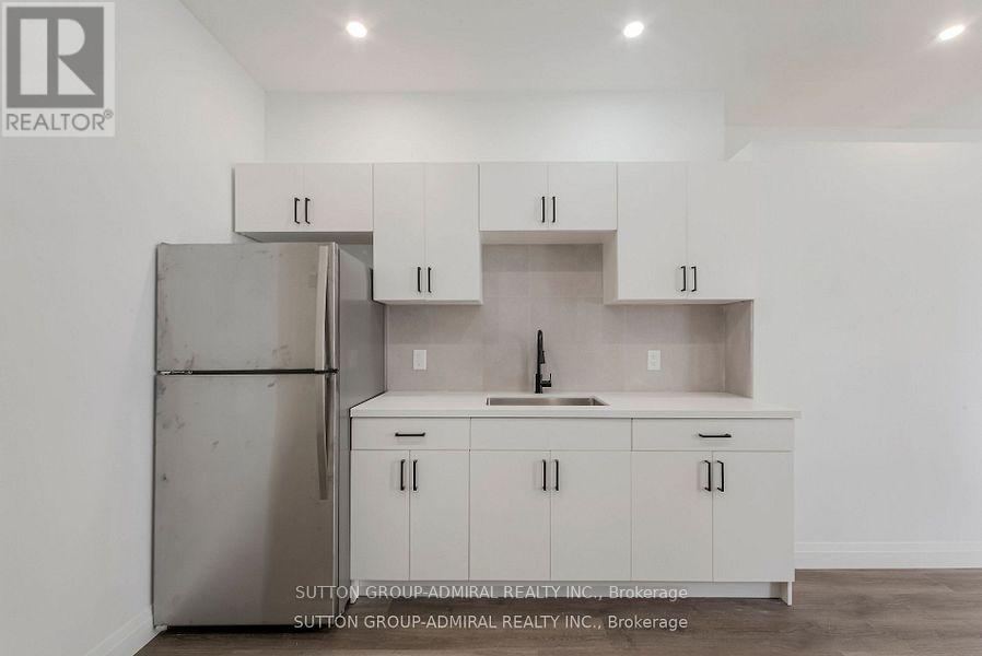 Upper 2 - 1930 Queen Street E, Toronto, Ontario  M4L 1H6 - Photo 11 - E12897194