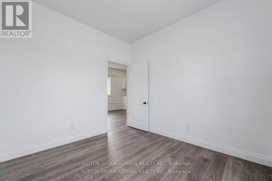 Upper 2 - 1930 Queen Street E, Toronto, Ontario  M4L 1H6 - Photo 15 - E12897194