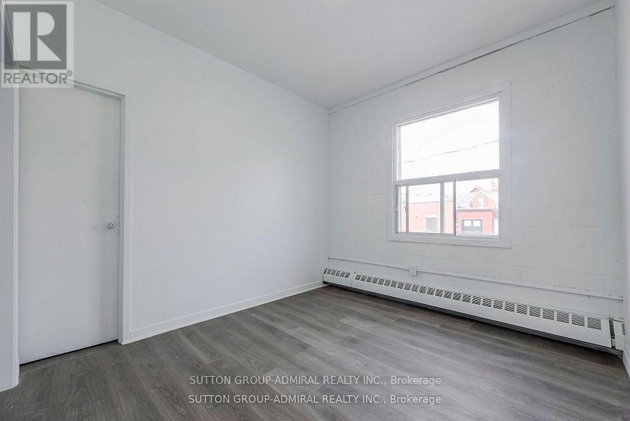 Upper 2 - 1930 Queen Street E, Toronto, Ontario  M4L 1H6 - Photo 16 - E12897194