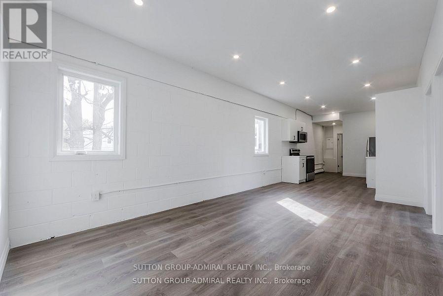 Upper 2 - 1930 Queen Street E, Toronto, Ontario  M4L 1H6 - Photo 2 - E12897194