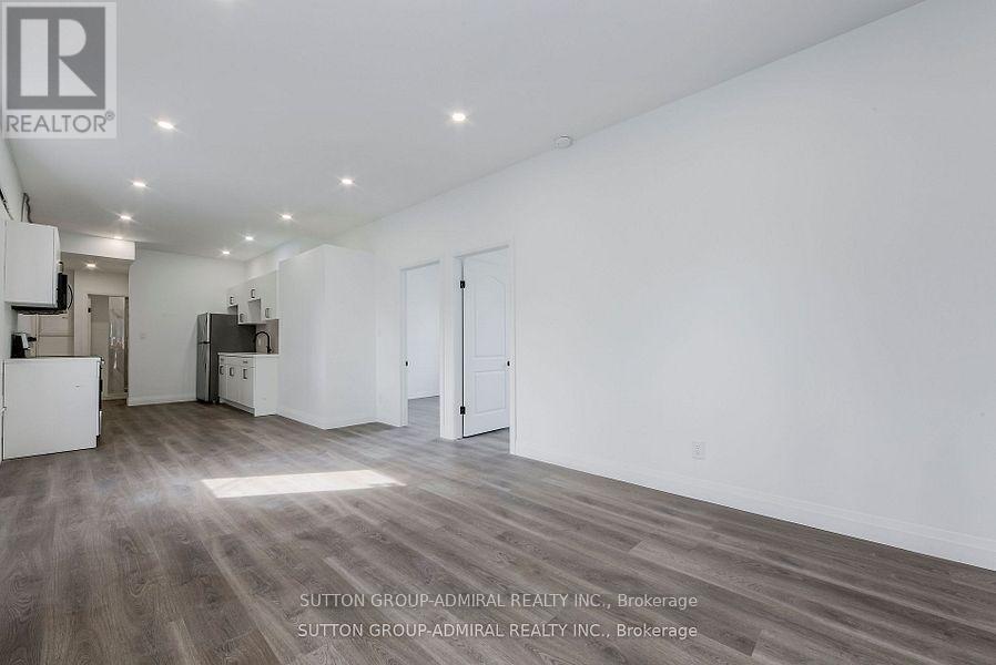 Upper 2 - 1930 Queen Street E, Toronto, Ontario  M4L 1H6 - Photo 5 - E12897194