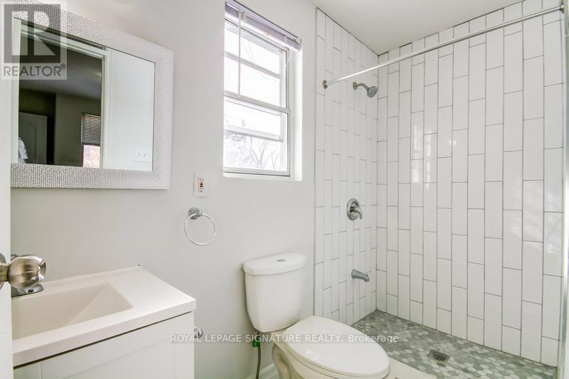 88 Westview Boulevard, Toronto, Ontario  M4B 3J1 - Photo 22 - E12897268