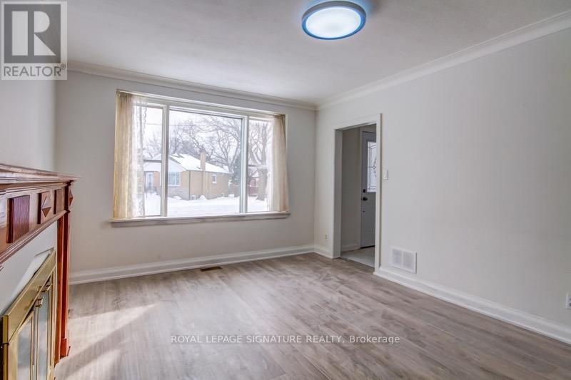 88 Westview Boulevard, Toronto, Ontario  M4B 3J1 - Photo 3 - E12897268