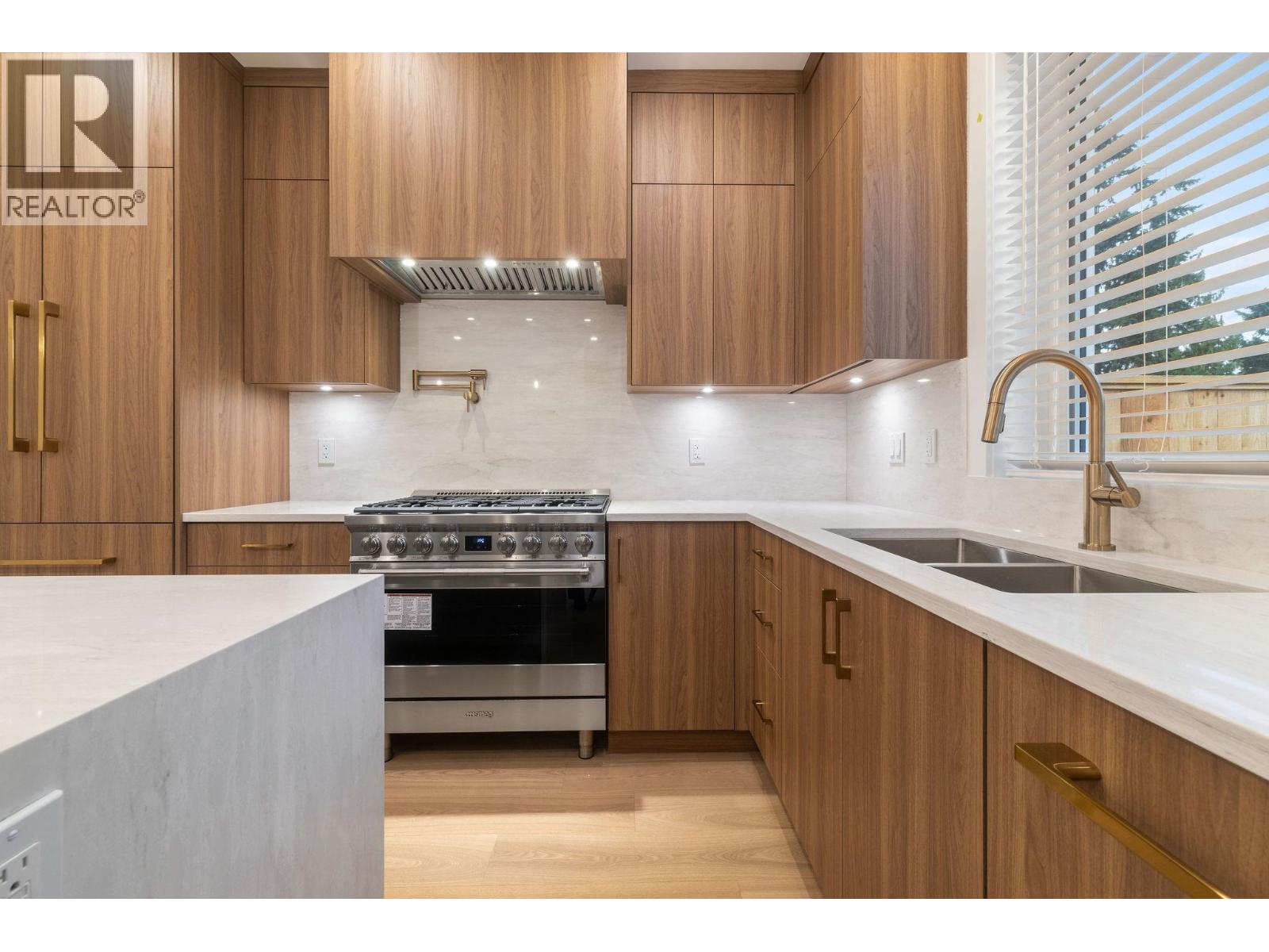 2055 E 4th Avenue, Vancouver, British Columbia  V5N 1K5 - Photo 1 - R3101243