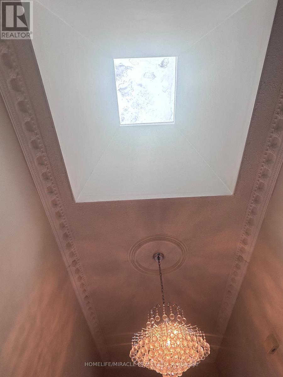 97 Reidmount Avenue, Toronto, Ontario  M1S 1B6 - Photo 4 - E12885484