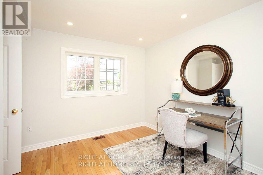 6 Pembrooke Road, Markham, Ontario  L6C 2L2 - Photo 11 - N12897252