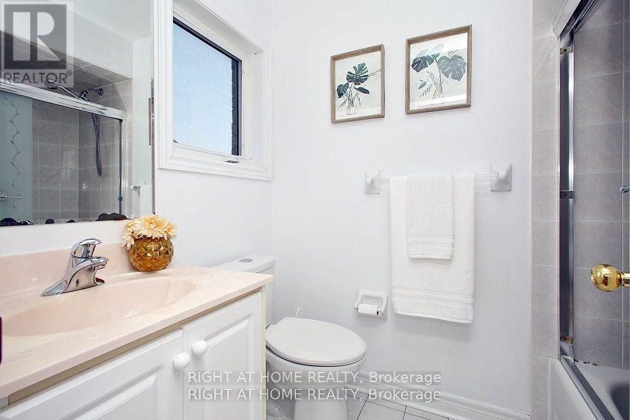 6 Pembrooke Road, Markham, Ontario  L6C 2L2 - Photo 17 - N12897252