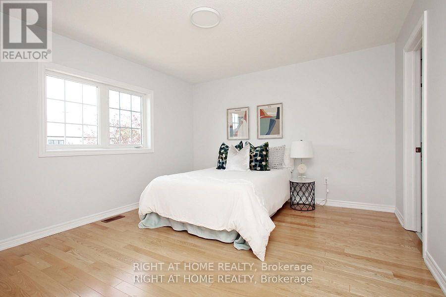 6 Pembrooke Road, Markham, Ontario  L6C 2L2 - Photo 18 - N12897252