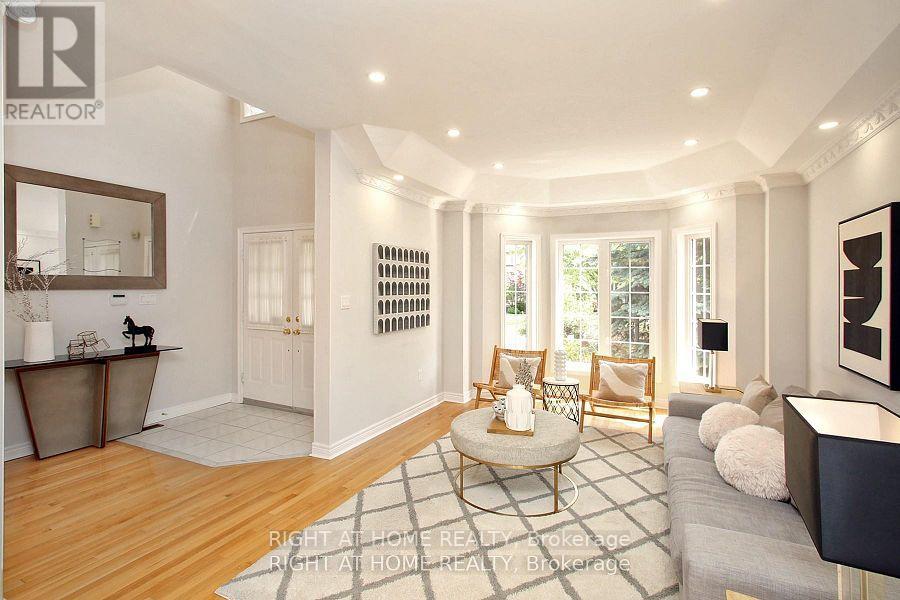 6 Pembrooke Road, Markham, Ontario  L6C 2L2 - Photo 3 - N12897252