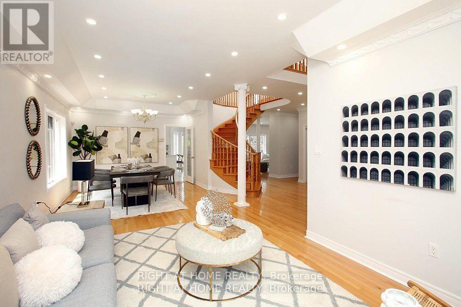 6 Pembrooke Road, Markham, Ontario  L6C 2L2 - Photo 6 - N12897252