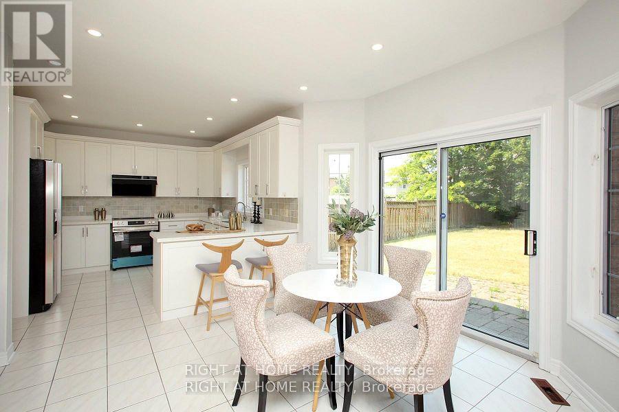 6 Pembrooke Road, Markham, Ontario  L6C 2L2 - Photo 8 - N12897252