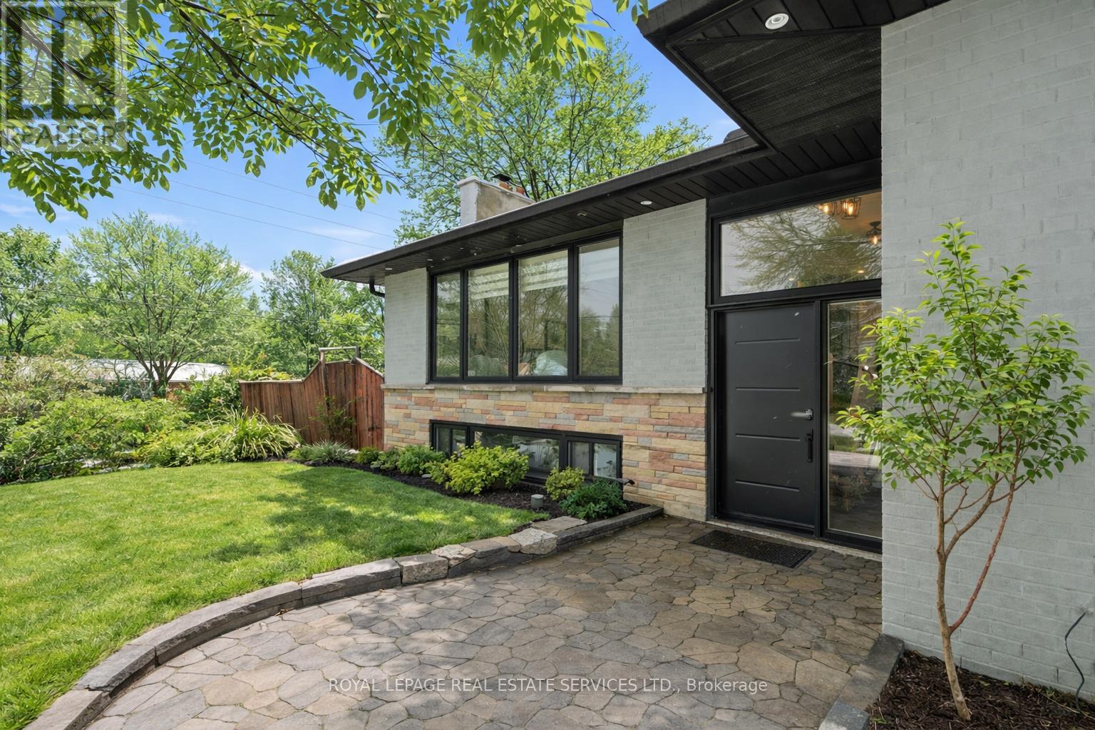 1151 Sarta Road, Oakville, Ontario  L6L 2P1 - Photo 4 - W12897184