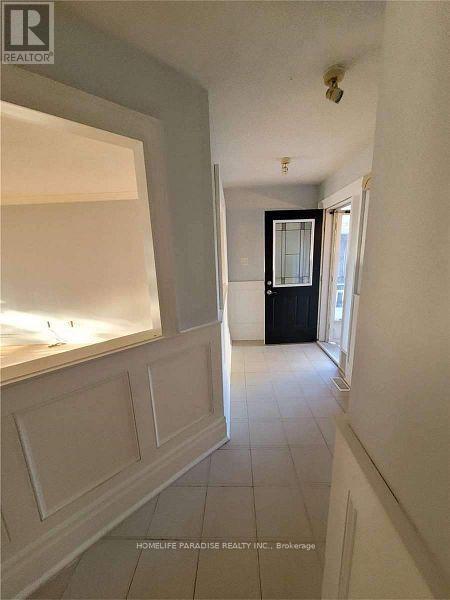 34 Castlehill Road, Brampton, Ontario  L6X 4E2 - Photo 3 - W12897192