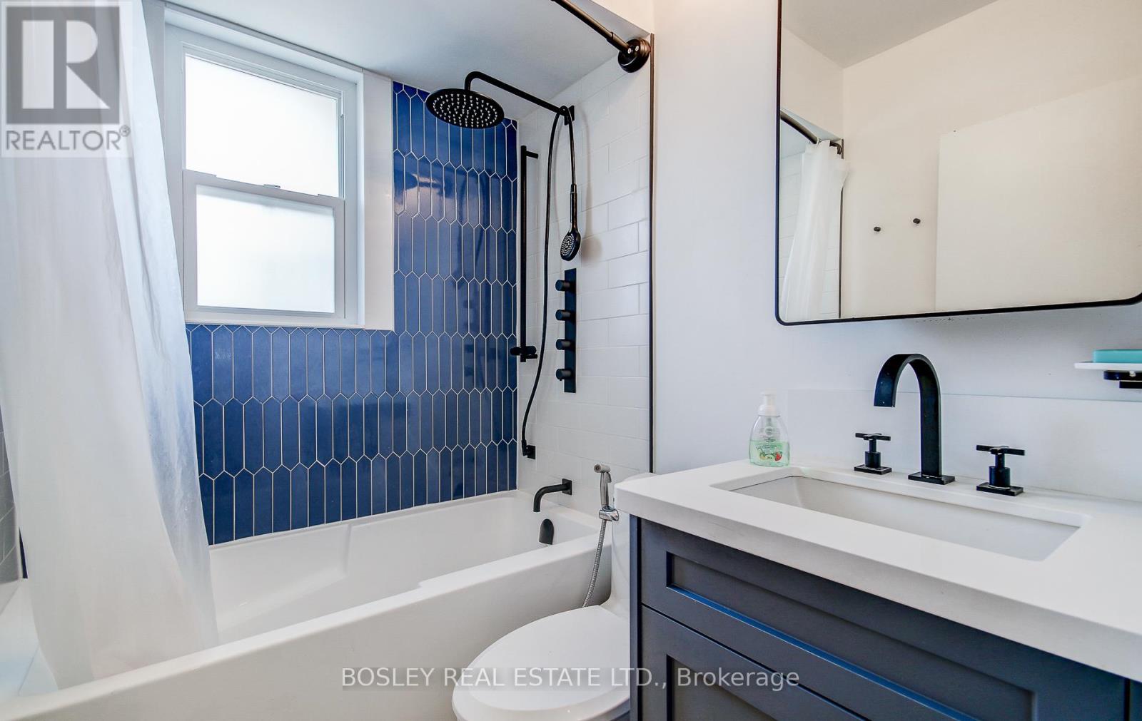 40 Lady Bank Road, Toronto, Ontario  M8Z 4J6 - Photo 11 - W12897212