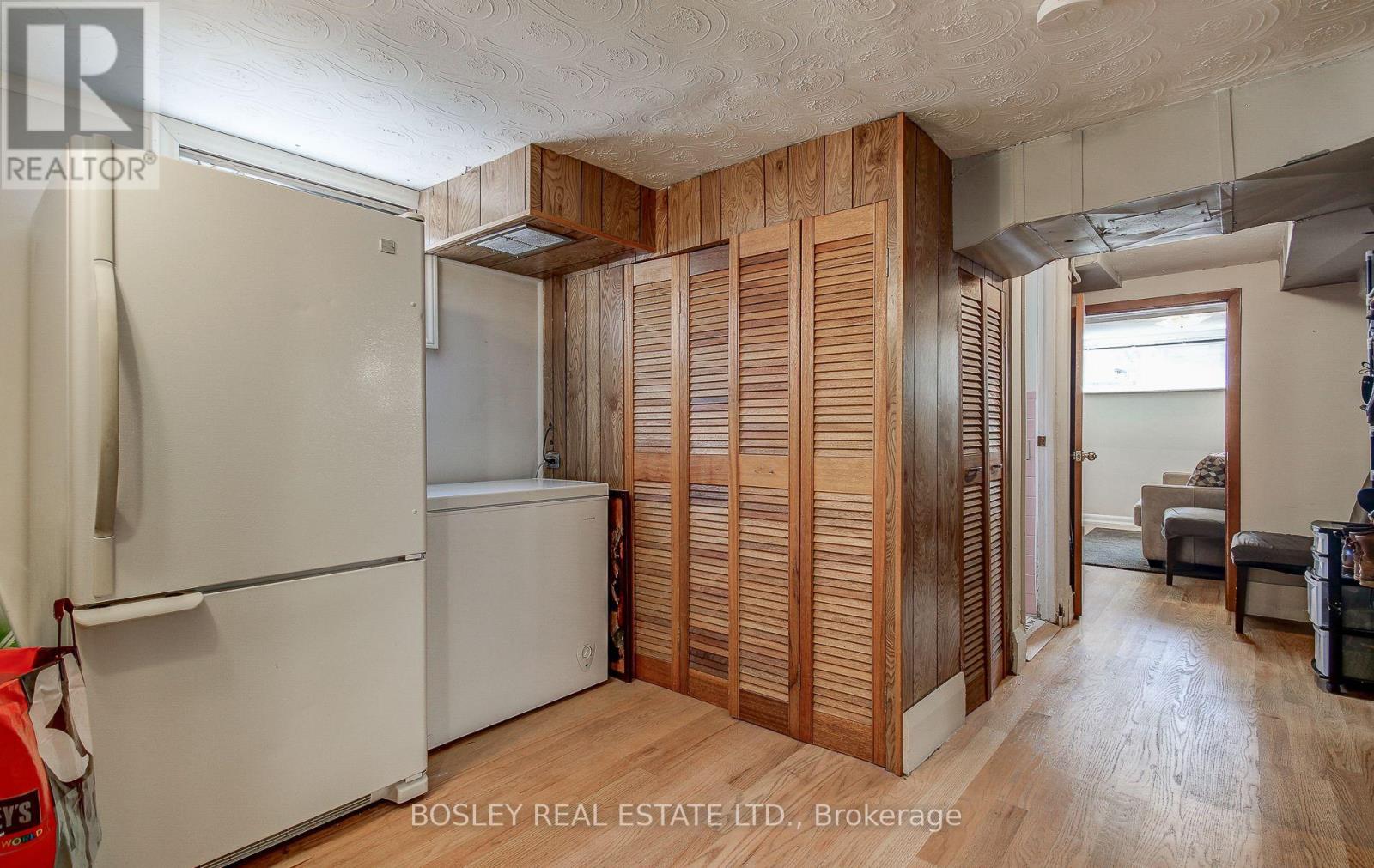 40 Lady Bank Road, Toronto, Ontario  M8Z 4J6 - Photo 13 - W12897212