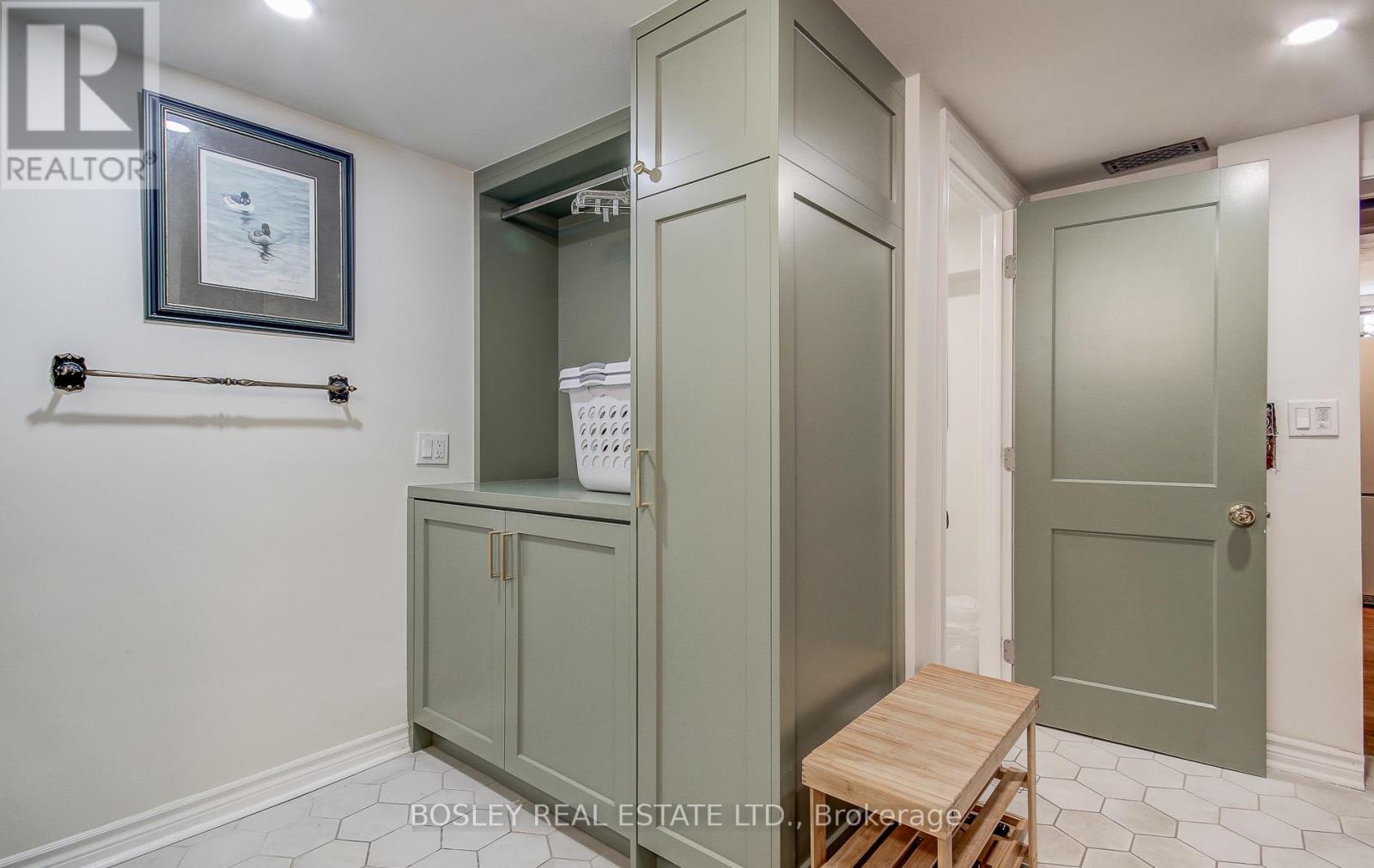 40 Lady Bank Road, Toronto, Ontario  M8Z 4J6 - Photo 16 - W12897212