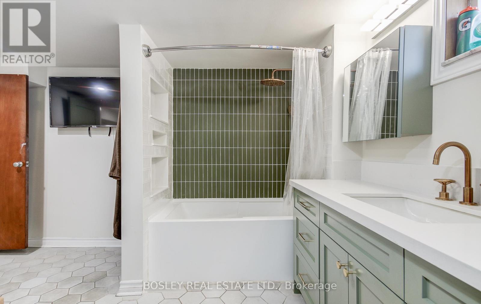 40 Lady Bank Road, Toronto, Ontario  M8Z 4J6 - Photo 18 - W12897212