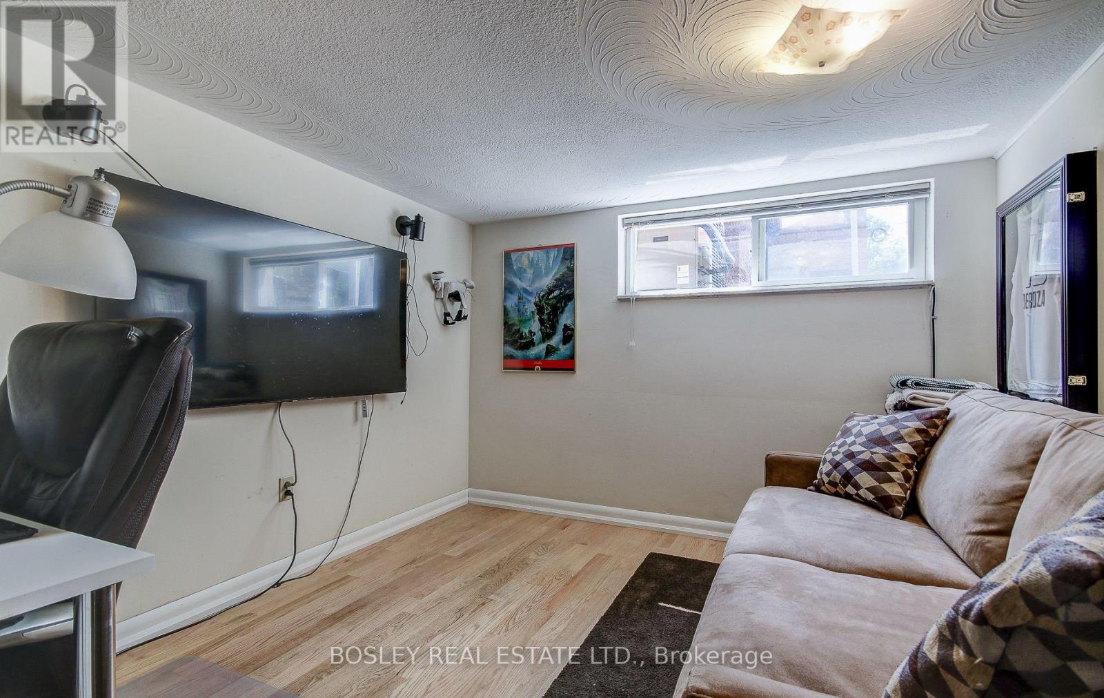 40 Lady Bank Road, Toronto, Ontario  M8Z 4J6 - Photo 22 - W12897212