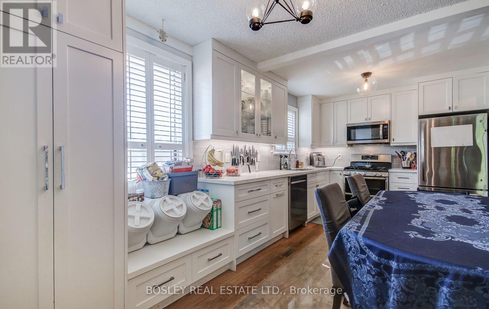 40 Lady Bank Road, Toronto, Ontario  M8Z 4J6 - Photo 7 - W12897212