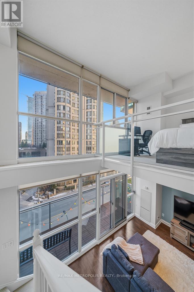 508 - 225 Webb Drive, Mississauga, Ontario  L5B 4P2 - Photo 3 - W12897224