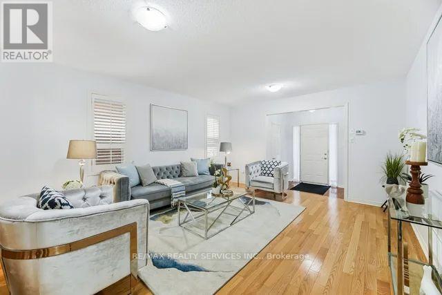 103 Starhill Crescent, Brampton, Ontario  L6R 2P8 - Photo 4 - W12897226