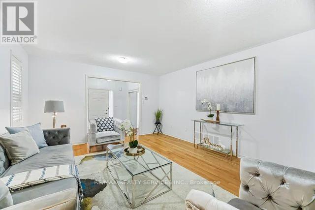 103 Starhill Crescent, Brampton, Ontario  L6R 2P8 - Photo 5 - W12897226