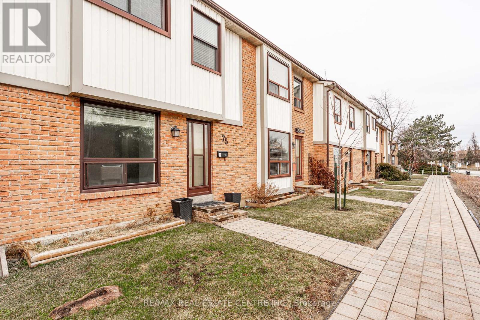 75 - 75 Mcmullen Crescent, Brampton, Ontario  L6S 3M2 - Photo 3 - W12897228