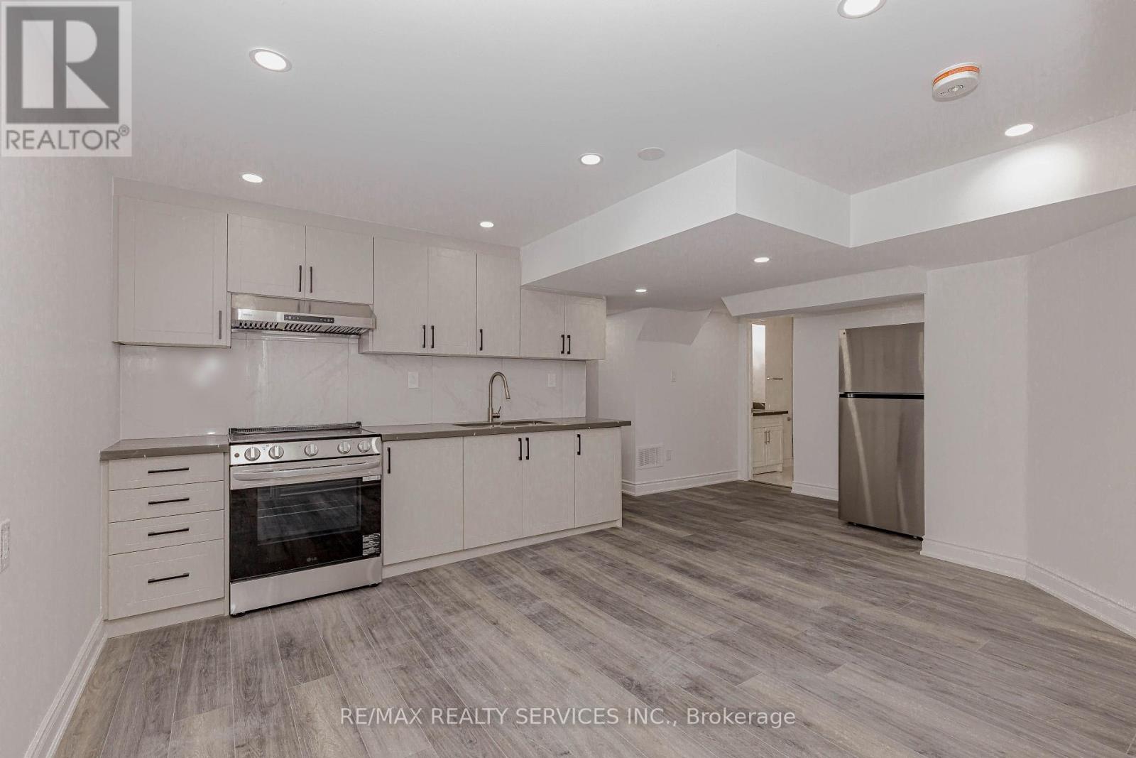 Basement - 132 Bloomsbury Avenue, Brampton, Ontario  L6P 2X2 - Photo 2 - W12897232