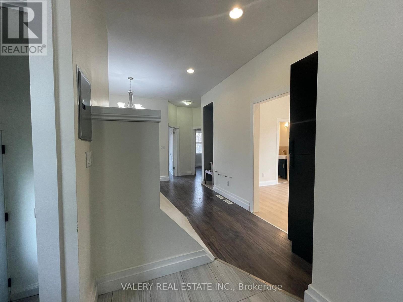 1 - 1561 Hurontario Street, Mississauga, Ontario  L5G 3H7 - Photo 18 - W12897234