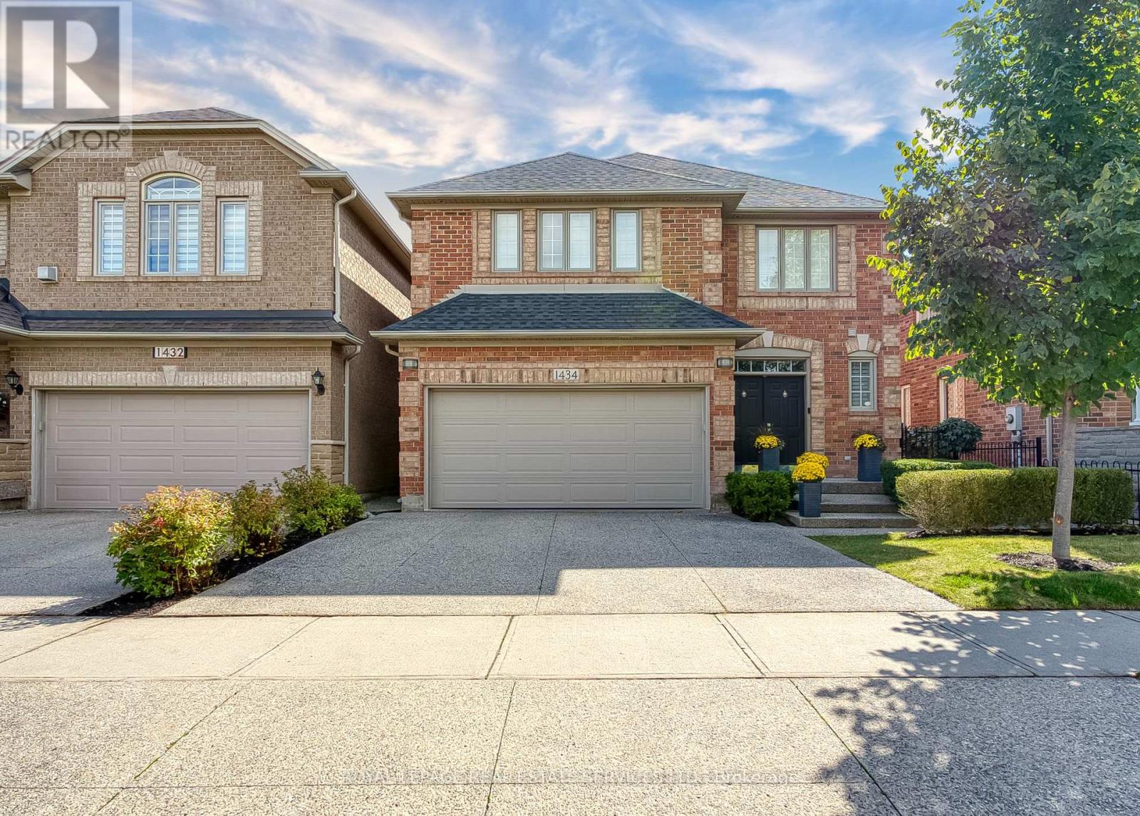 1434 GULLEDGE TRAIL, Oakville, Ontario