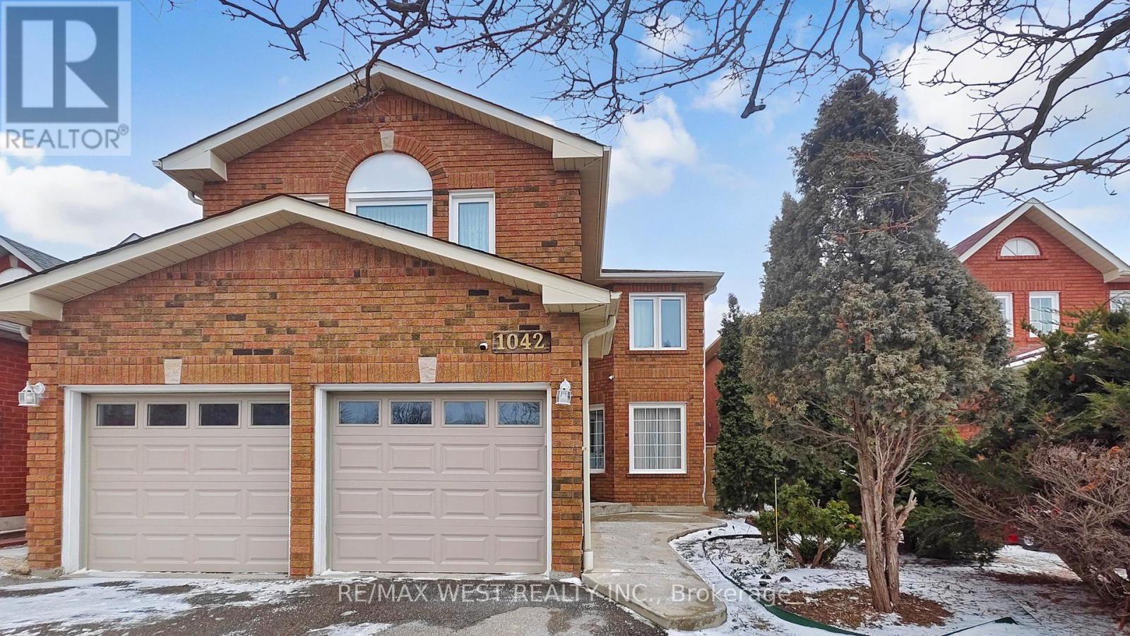 1042 Windsor Hill Boulevard, Mississauga (East Credit), Ontario  L5V 1P4 - Photo 2 - W12897262