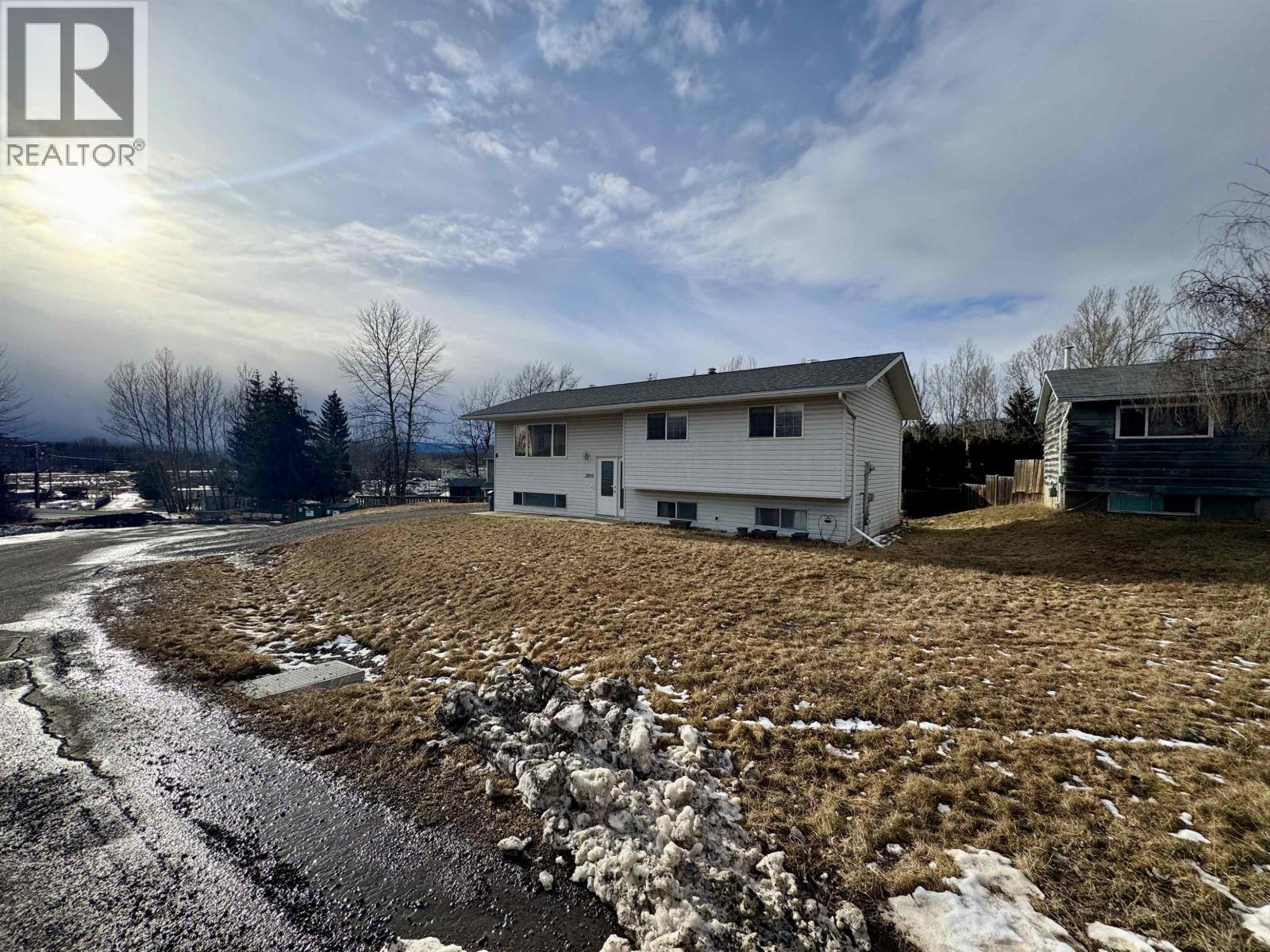 2895 Pearson Road, Houston, British Columbia  V0J 1Z1 - Photo 1 - R3101244