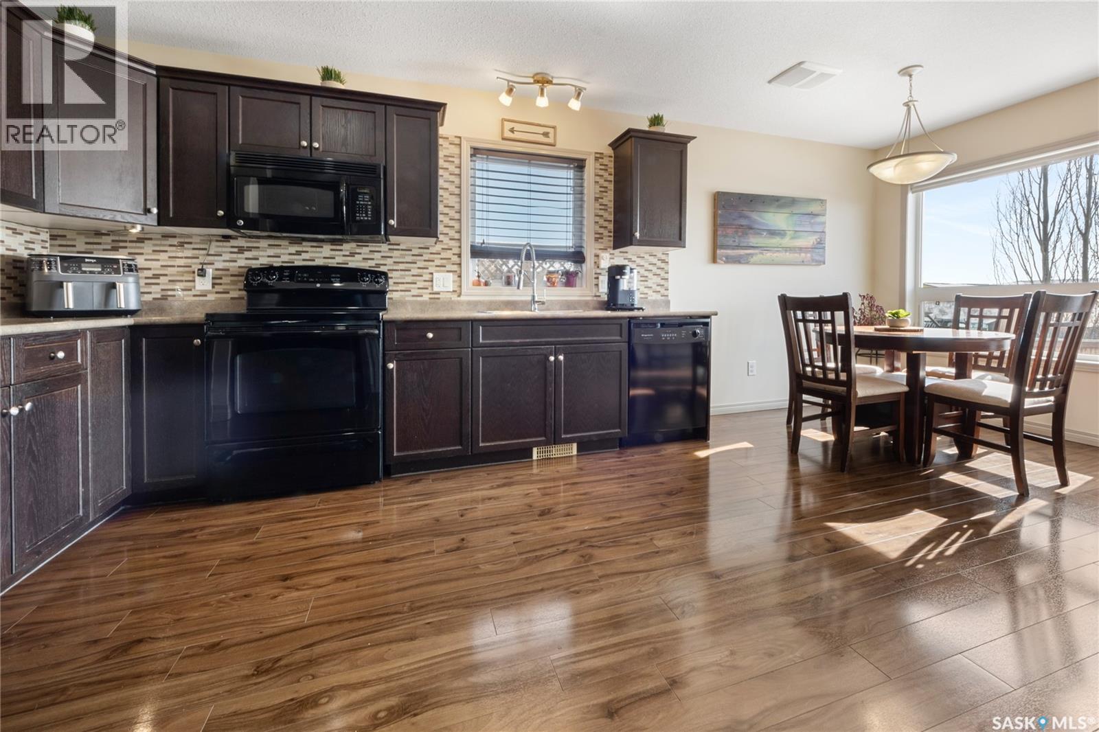 942 Glenview Cove, Martensville, Saskatchewan  S0K 0A2 - Photo 8 - SK030785