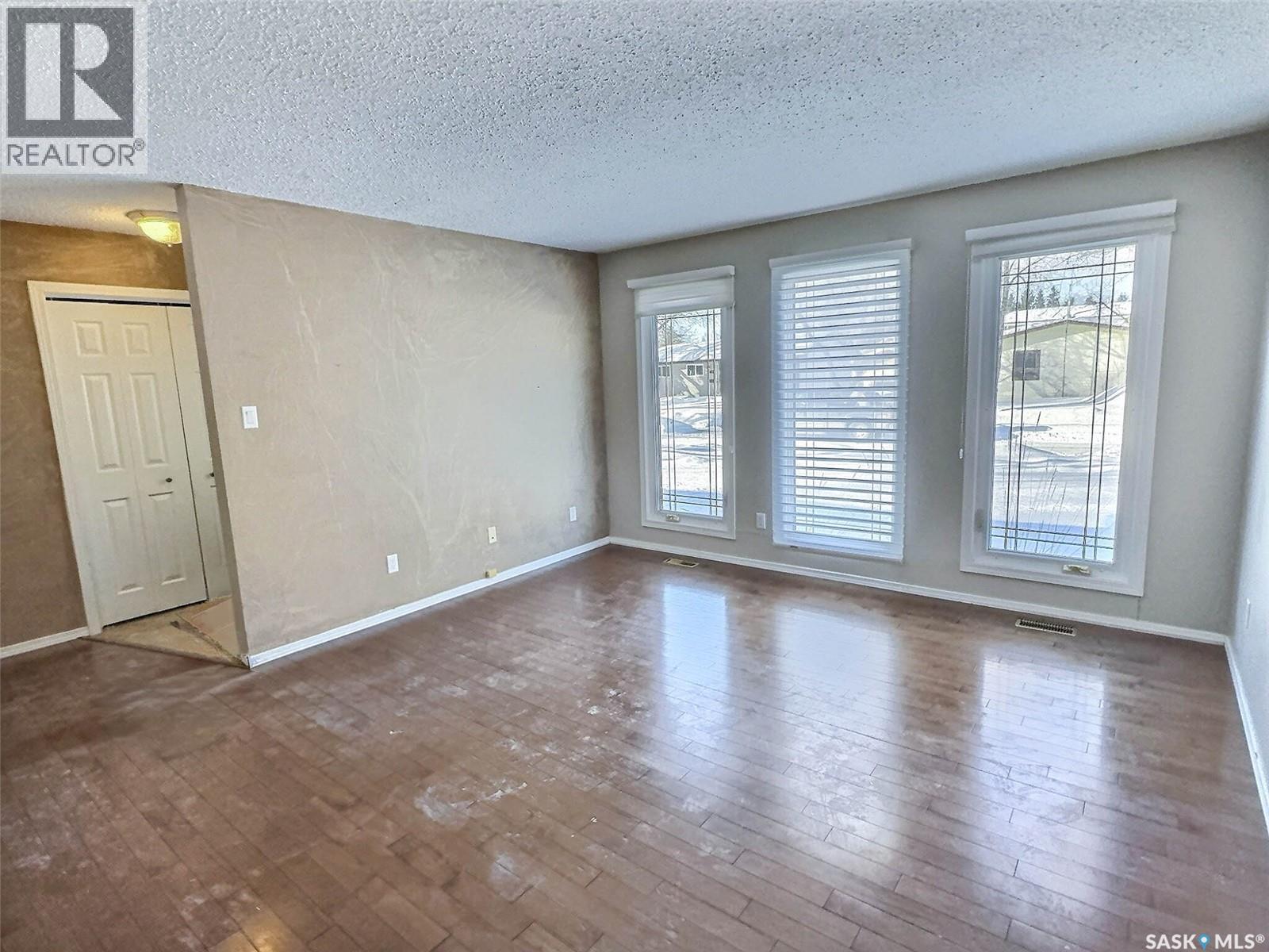 2881 Wyllie Crescent, Prince Albert, Saskatchewan  S6V 6M3 - Photo 2 - SK030767