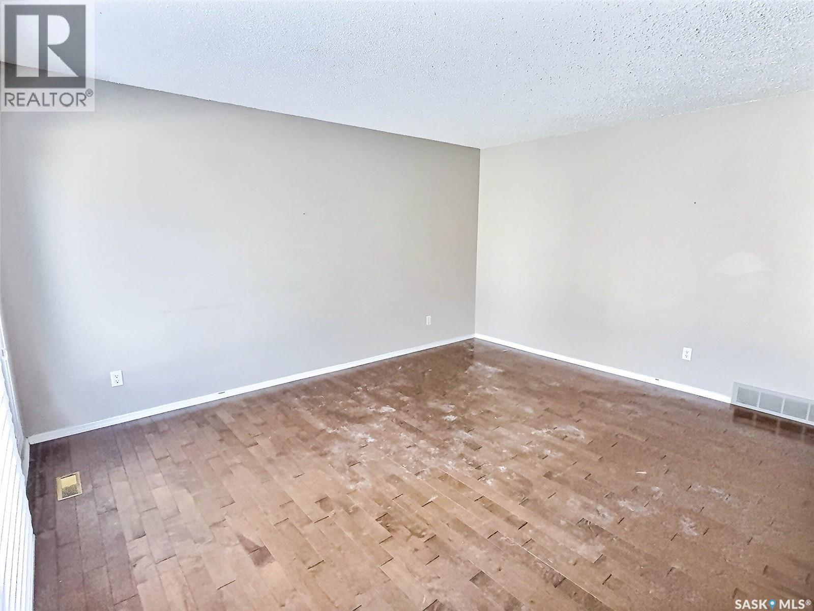 2881 Wyllie Crescent, Prince Albert, Saskatchewan  S6V 6M3 - Photo 4 - SK030767