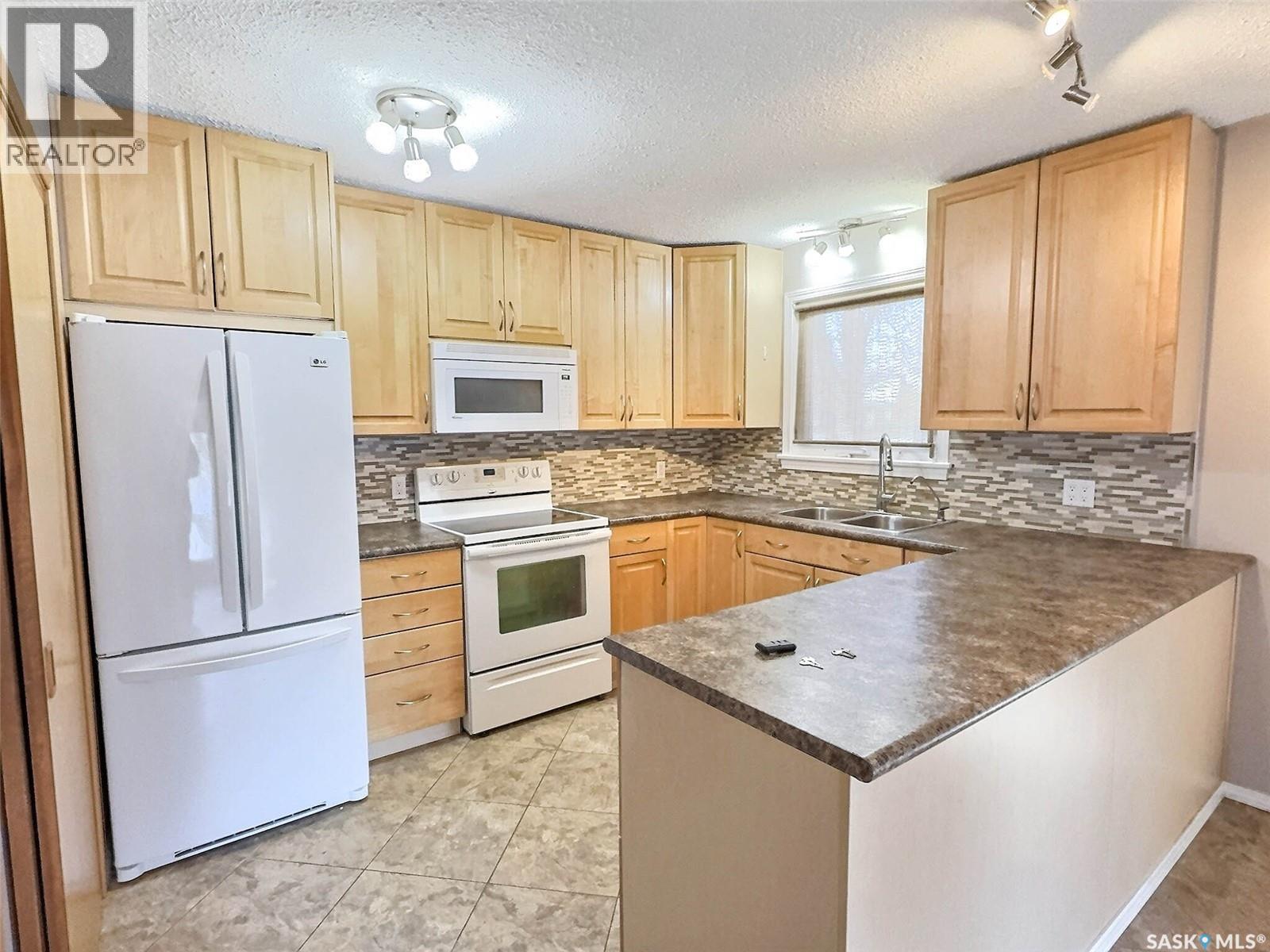 2881 Wyllie Crescent, Prince Albert, Saskatchewan  S6V 6M3 - Photo 6 - SK030767