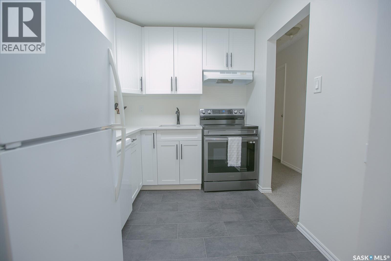 A 22 Nollet Avenue, Regina, Saskatchewan  S4T 7P9 - Photo 3 - SK030697