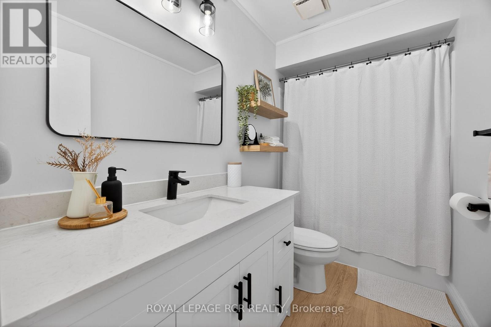 30 Longview Drive, Bradford West Gwillimbury, Ontario  L3Z 2H2 - Photo 10 - N12738336